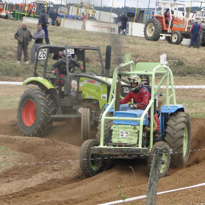 COURSE DE TRACTEURS AGRICOLES